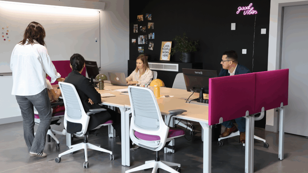 Réunion au Cowork - Espace de coworking à Châteauroux.